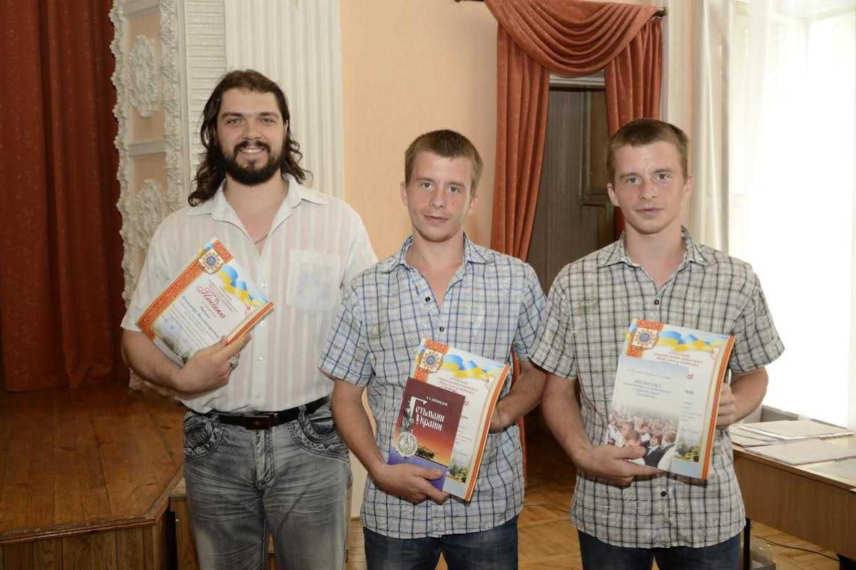 В ЛНУ наградили активных ученых В ЛНУ наградили активных ученых