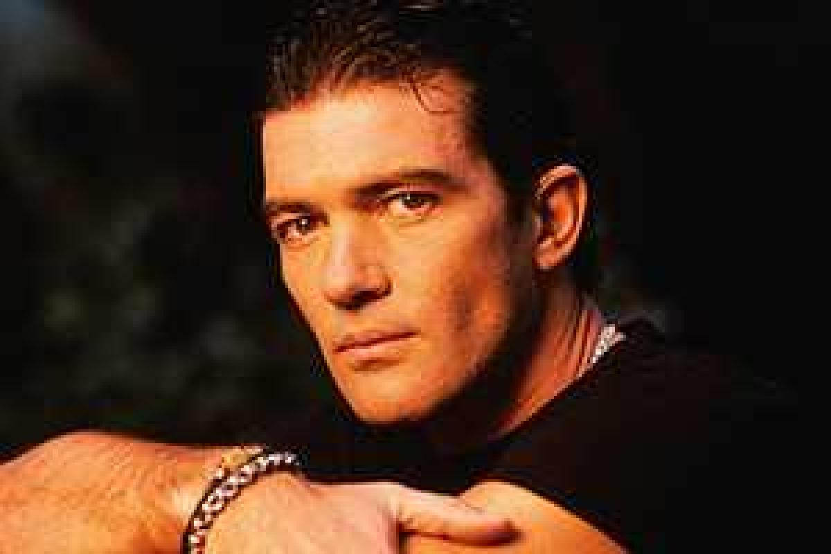 В Голливуде появился еще один завидный холостяк В Голливуде появился еще один завидный холостяк