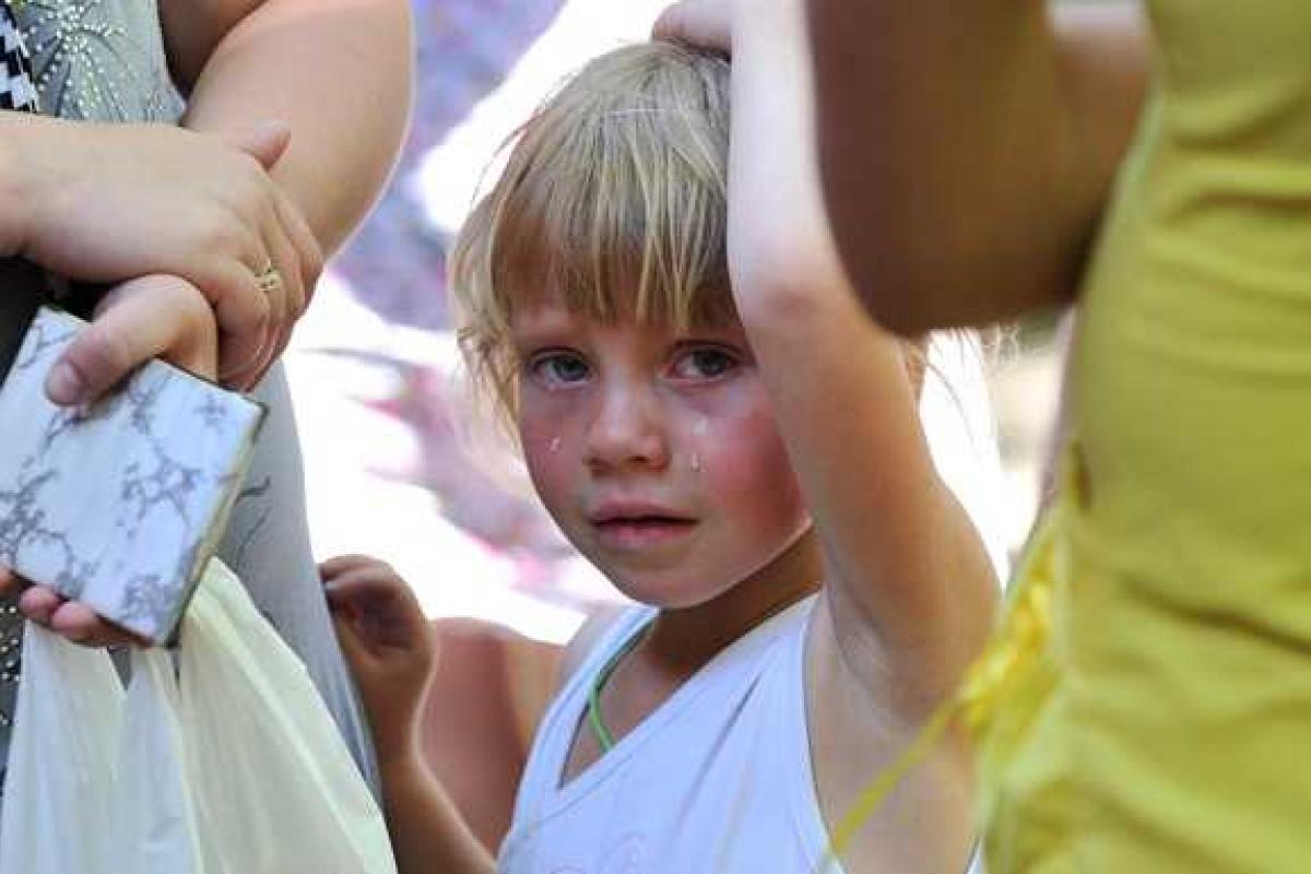 Медведев распорядился оказать гуманитарную помощь беженцам из Украины Медведев распорядился оказать гуманитарную помощь беженцам из Украины