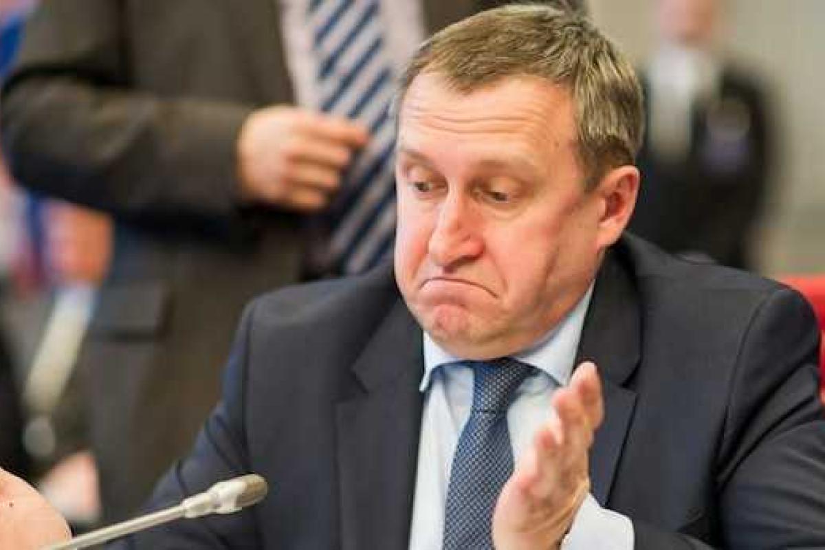 Глава МИД Украины публично обматерил Путина у стен российского посольства в Киеве Глава МИД Украины публично обматерил Путина у стен российского посольства в Киеве