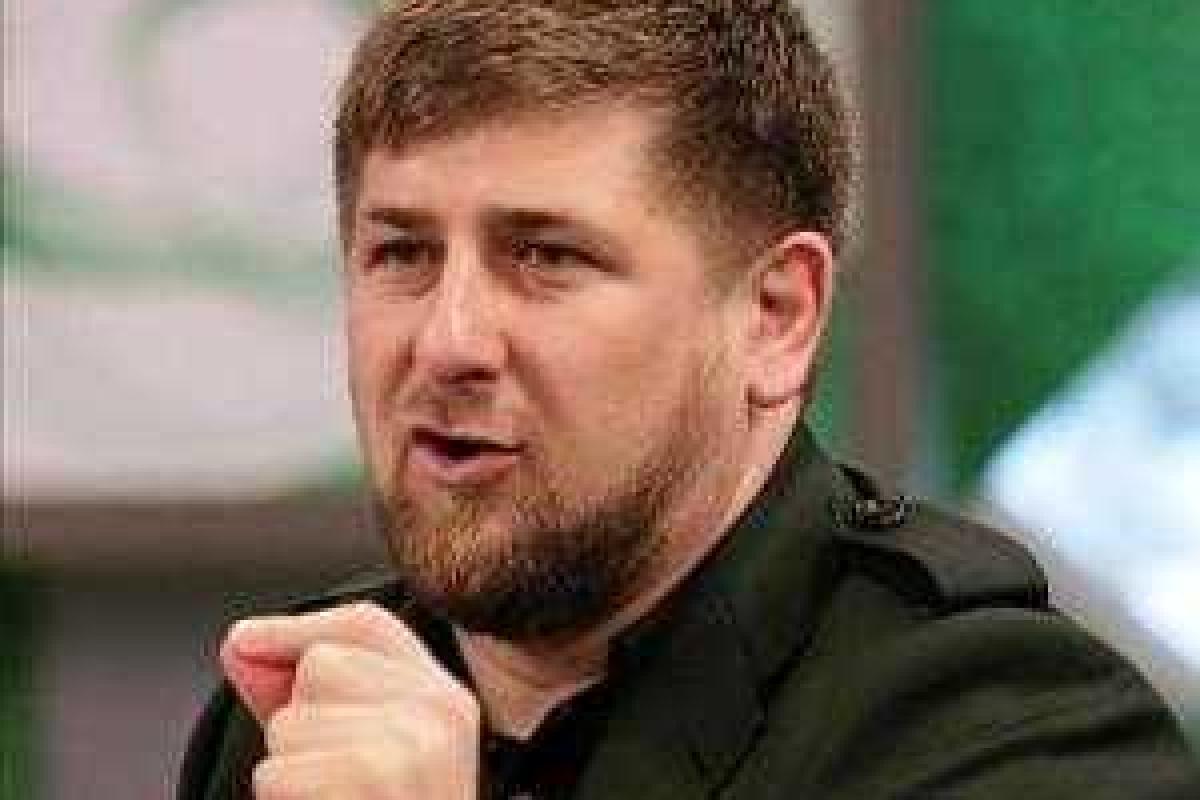 Кадыров считает, что укранская власть ежедневно должна извиняться перед Путиным Кадыров считает, что укранская власть ежедневно должна извиняться перед Путиным