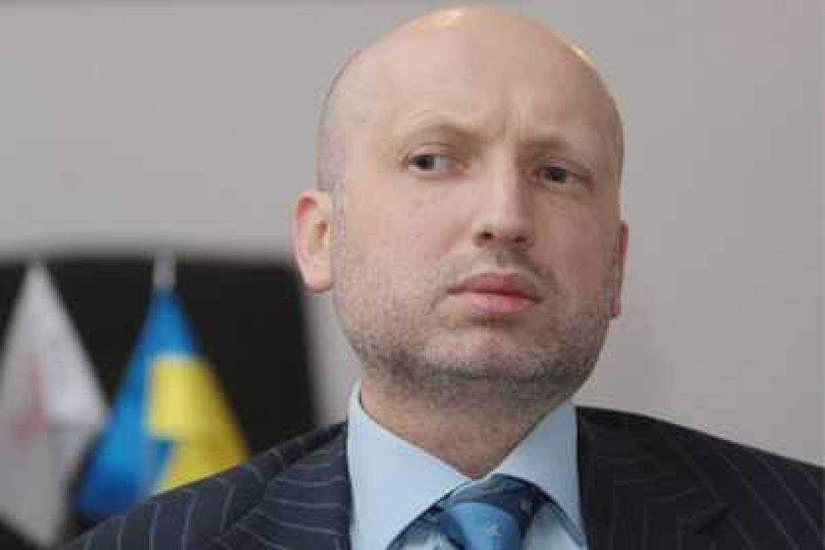 Турчинов допустил возможность введения военного положения в Донбассе Турчинов допустил возможность введения военного положения в Донбассе