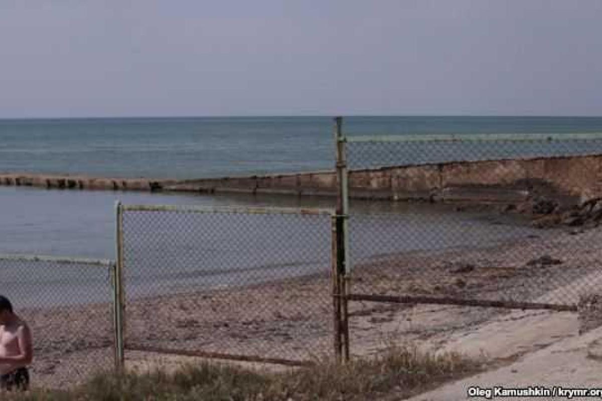 Прибрежные кафе в западном Крыму даже не открываются: туристов не было и нет Прибрежные кафе в западном Крыму даже не открываются: туристов не было и нет
