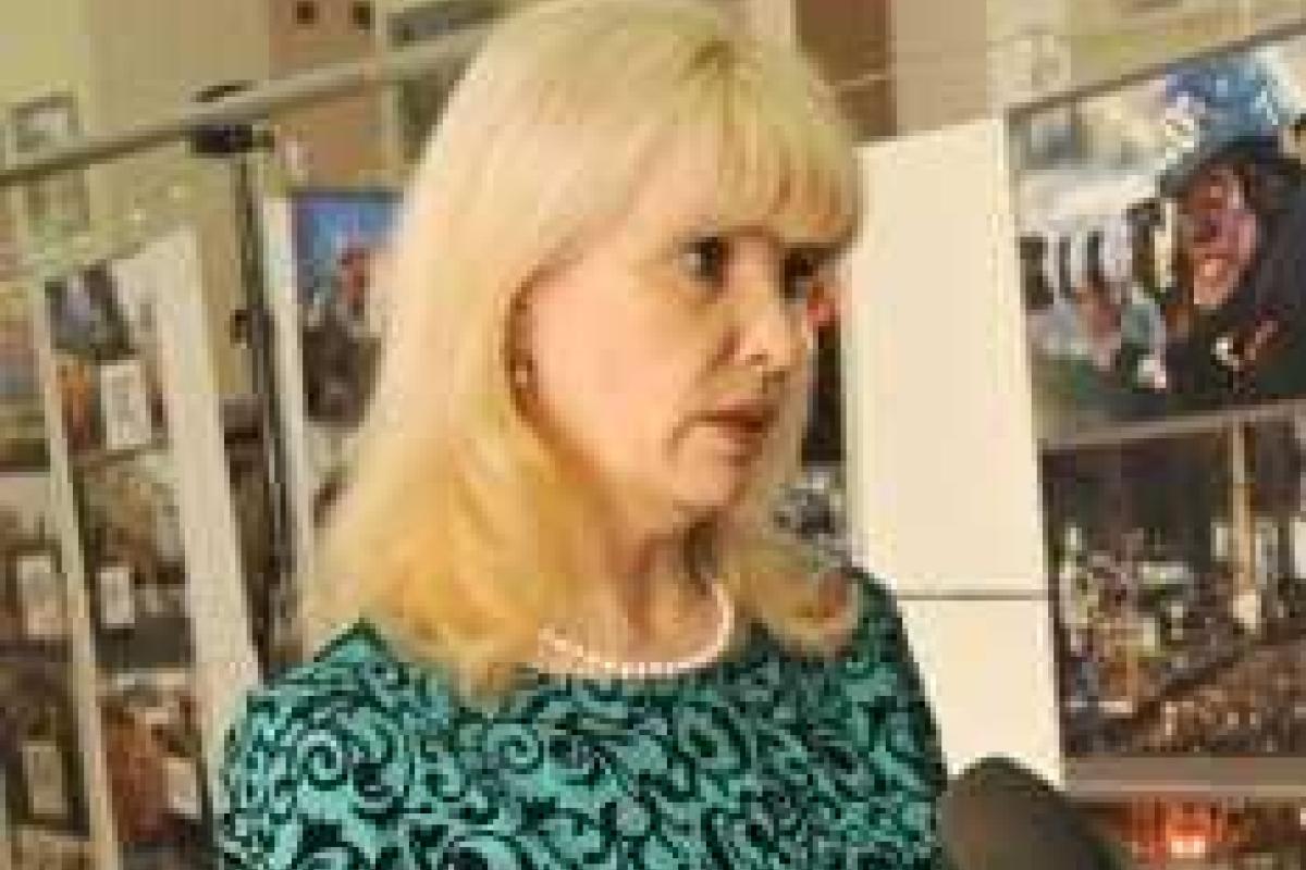 И.о. губернатора Луганщины требует лишить "регионалов" мандатов и судить И.о. губернатора Луганщины требует лишить "регионалов" мандатов и судить