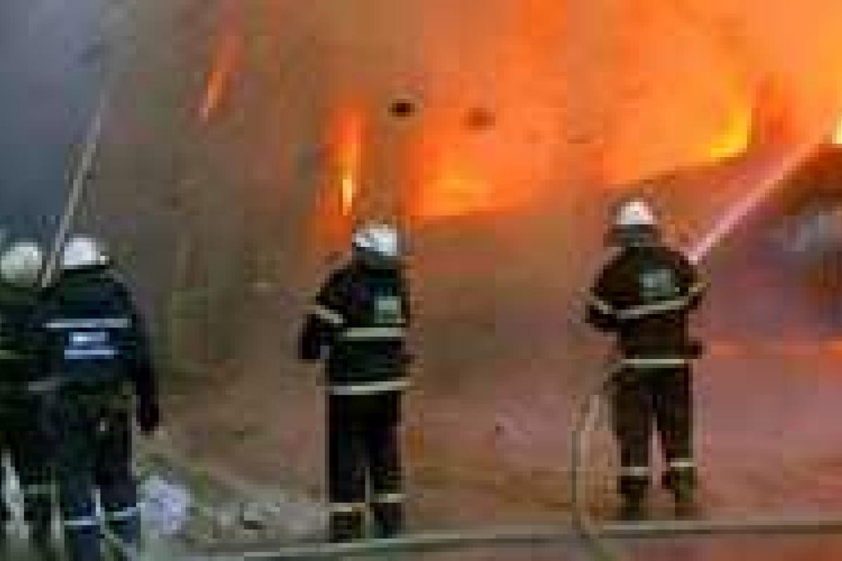 Патронный завод горит в центре Луганска Патронный завод горит в центре Луганска