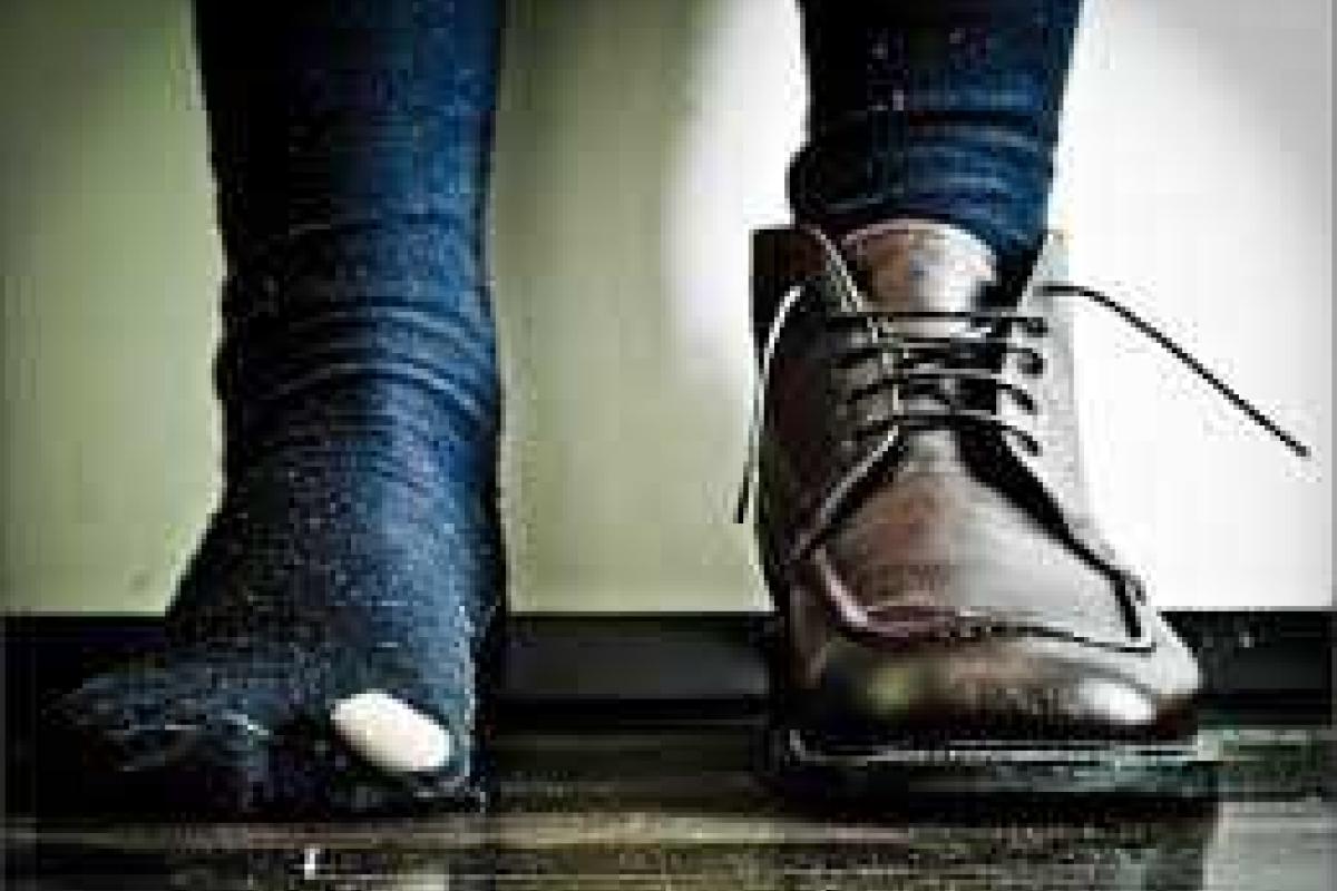 Для работающих украинцев введен «военный налог»