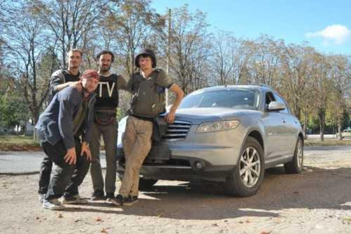 Украинские журналисты чудом вырвались из окружения в Иловайске Украинские журналисты чудом вырвались из окружения в Иловайске