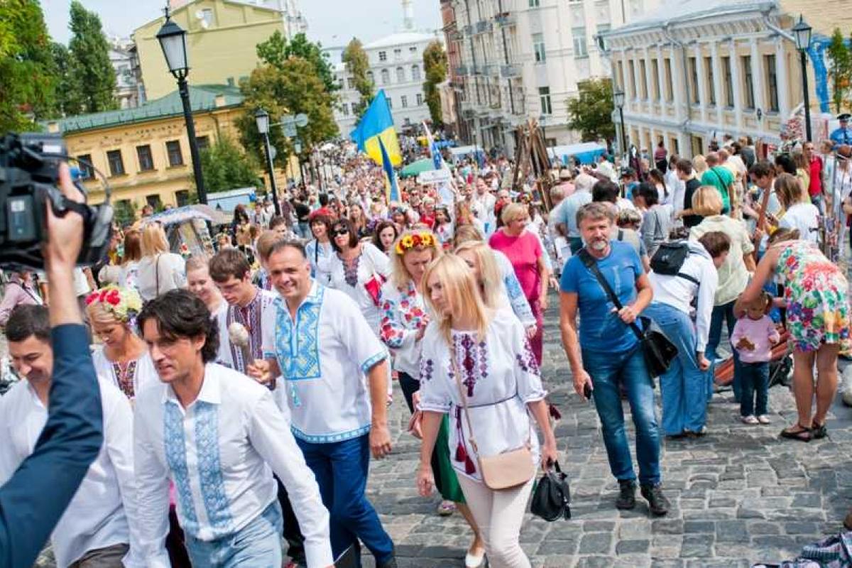 Всеукраинский «Парад Вышиванок» в Киеве собрал 5000 украинцев из 18 областей Всеукраинский «Парад Вышиванок» в Киеве собрал 5000 украинцев из 18 областей