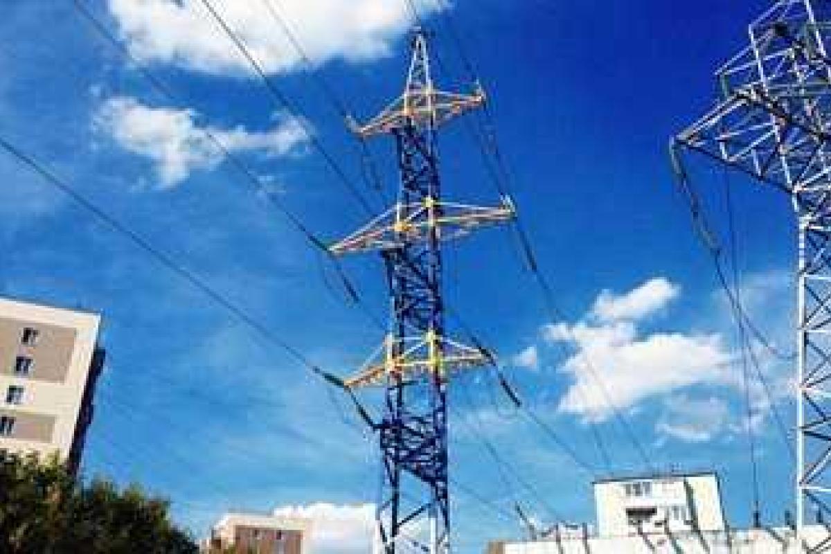 В Москве опору электропередач покрасили в цвета украинского флага В Москве опору электропередач покрасили в цвета украинского флага