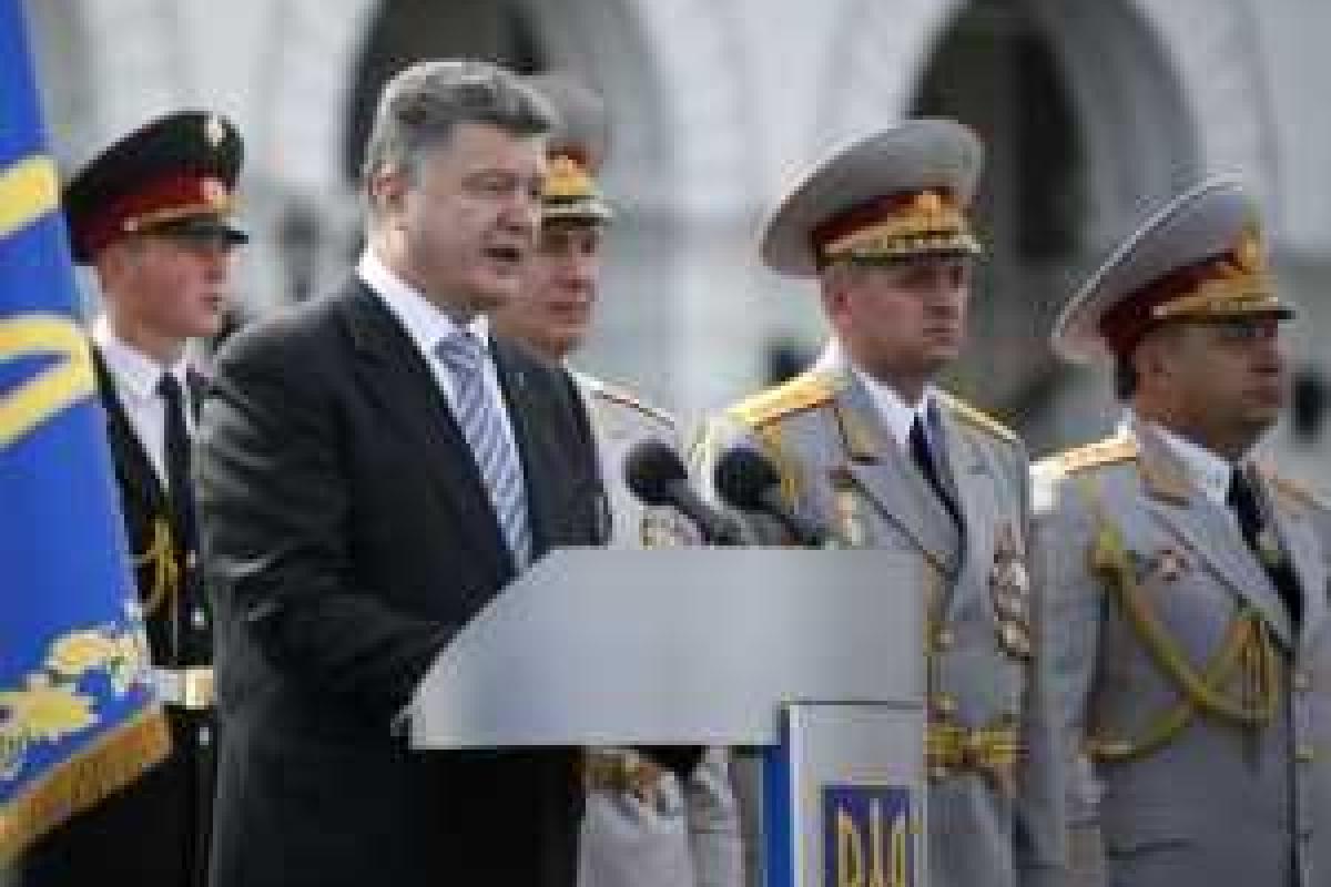 Порошенко отменил празднование 23 февраля