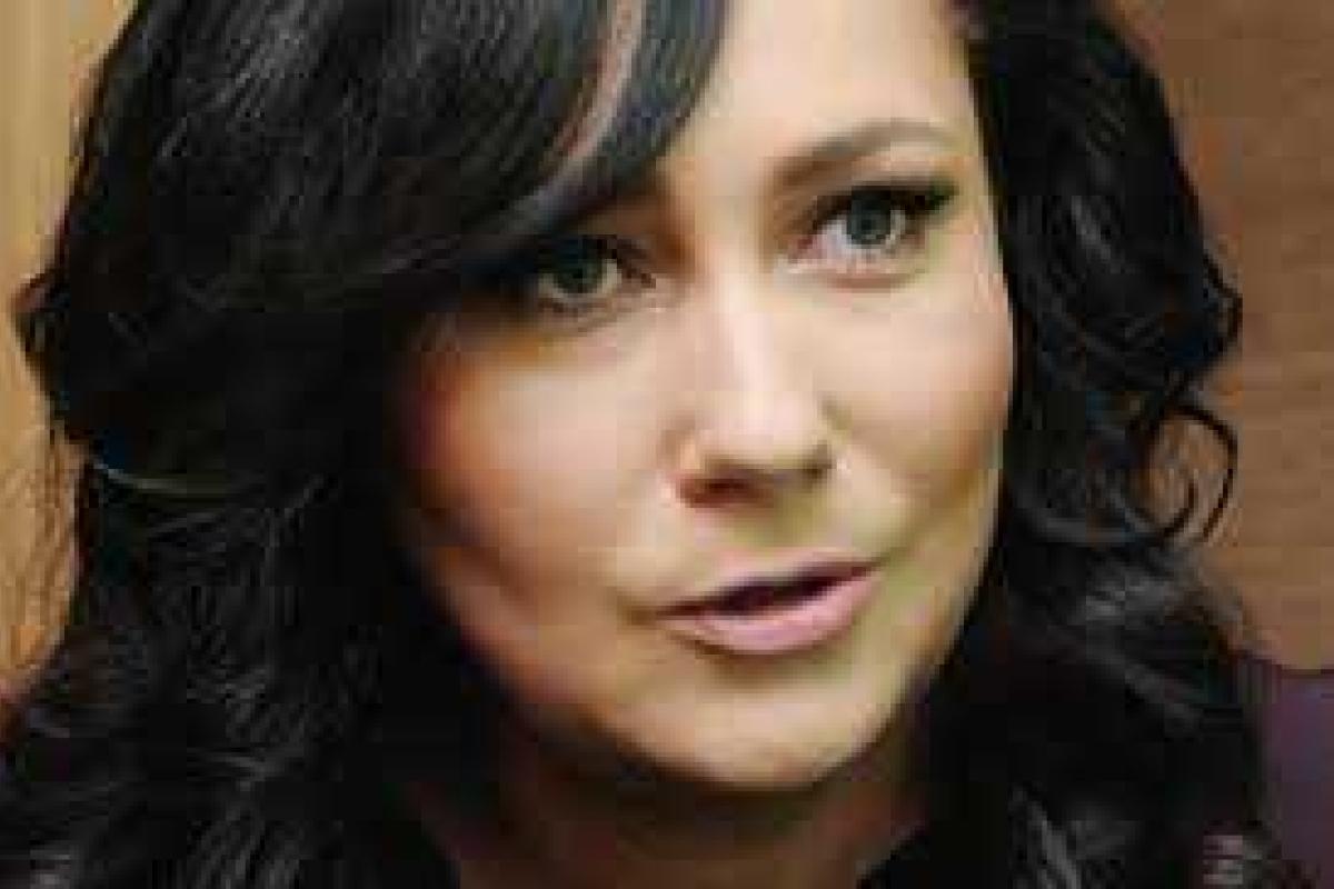 Алена Мозговая заплакала, увидев настоящие лица Донбасса Алена Мозговая заплакала, увидев настоящие лица Донбасса