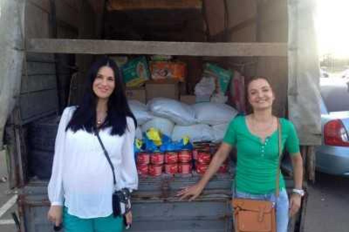 Маша Ефросинина помогла переселенцам из зоны АТО Маша Ефросинина помогла переселенцам из зоны АТО