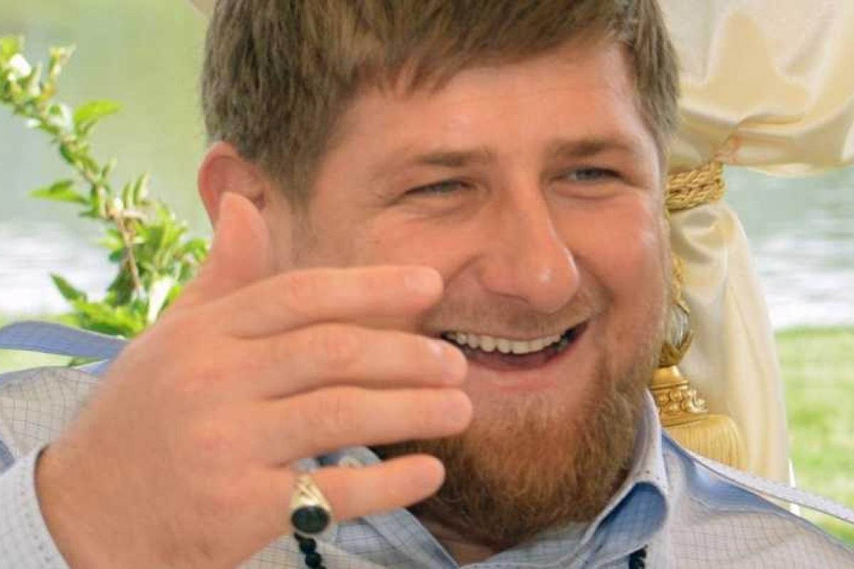 Кадыров подарил Аксенову бурого медвежонка