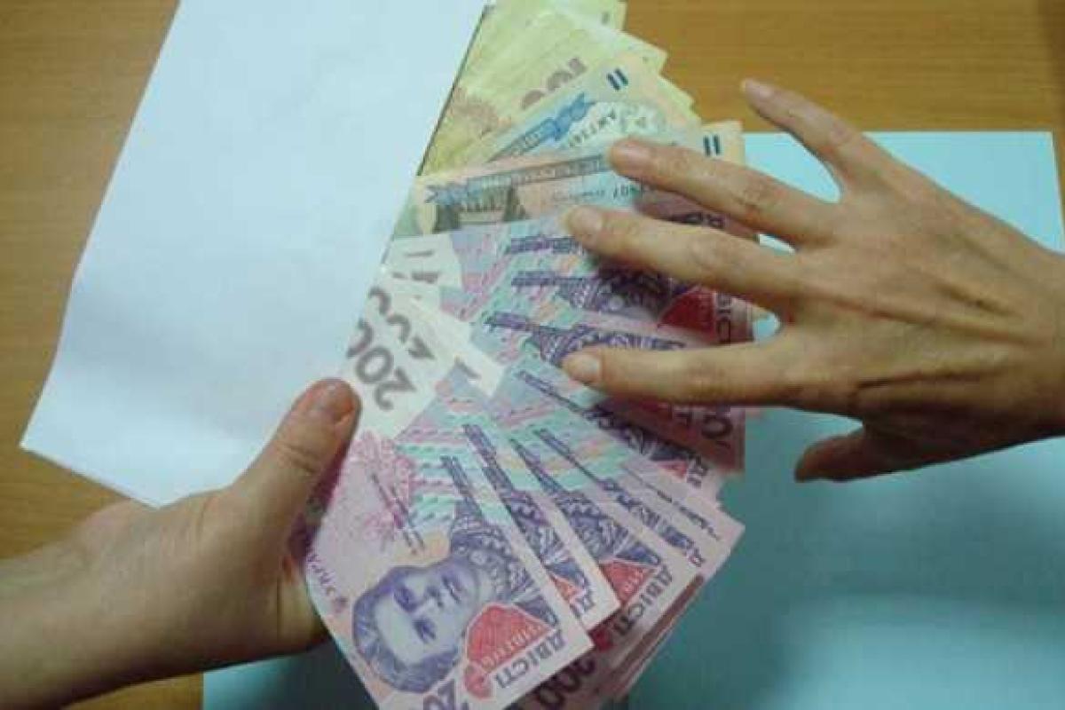 В Украине средняя зарплата сократилась почти на 170 гривен В Украине средняя зарплата сократилась почти на 170 гривен