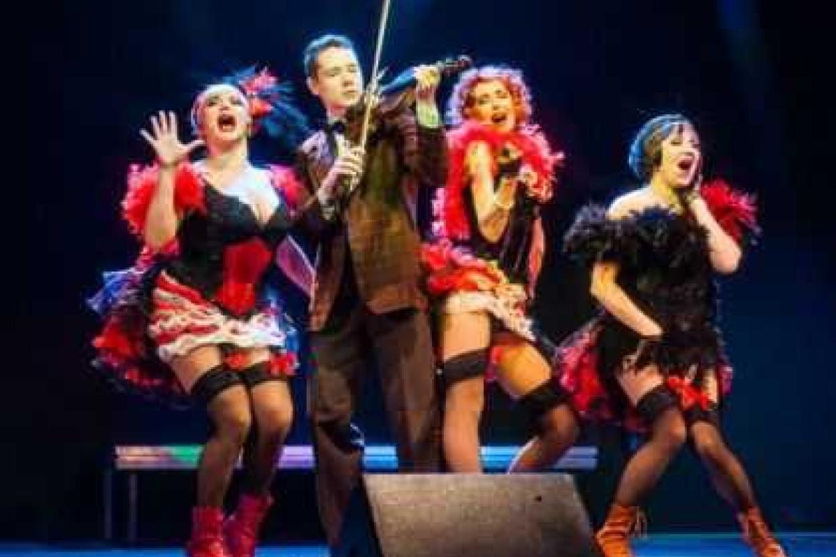 Московской премьере укоротили звездную дорожку из-за Путина