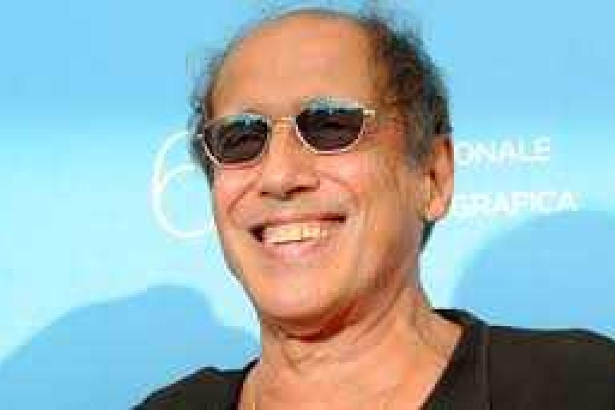 Адриано Челентано принял эстафету по обливанию водой