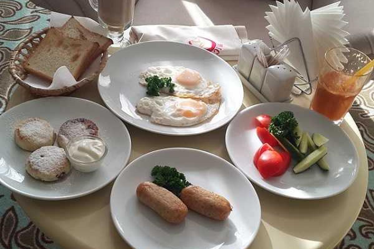 Солистка «ВИА Гры» Эрика Герцег ест за троих Солистка «ВИА Гры» Эрика Герцег ест за троих