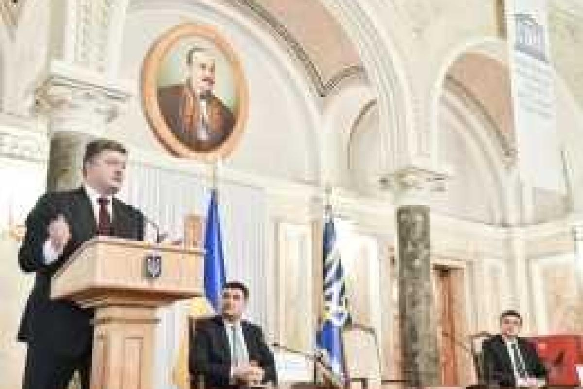 Порошенко призвал общественность активно участвовать в реформах Порошенко призвал общественность активно участвовать в реформах