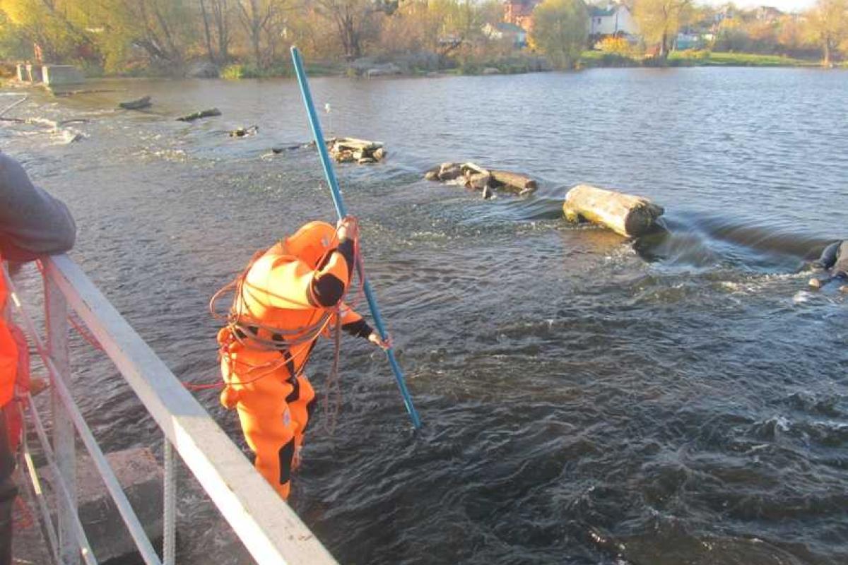 Спасатели и водолазы Белоцерковского района вытащили из воды тело женщины Спасатели и водолазы Белоцерковского района вытащили из воды тело женщины