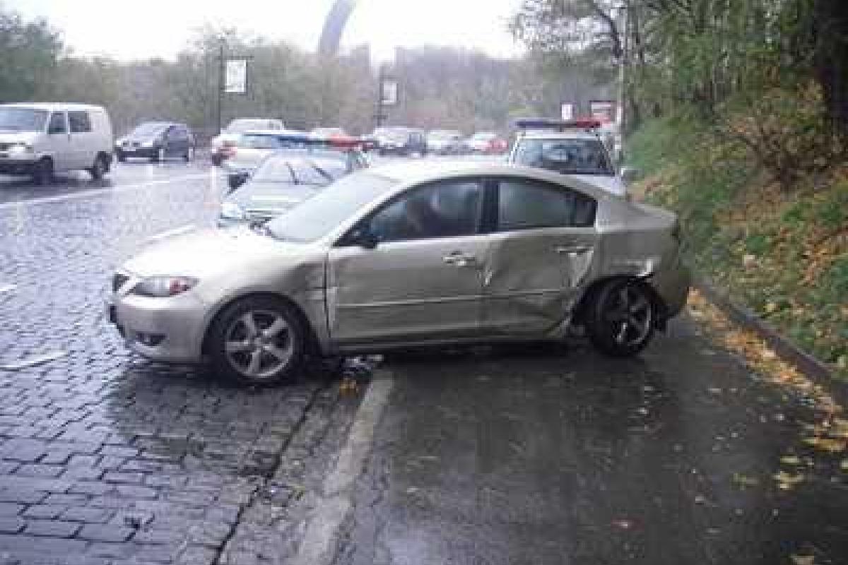 В ДТП в Киеве пострадал мужчина