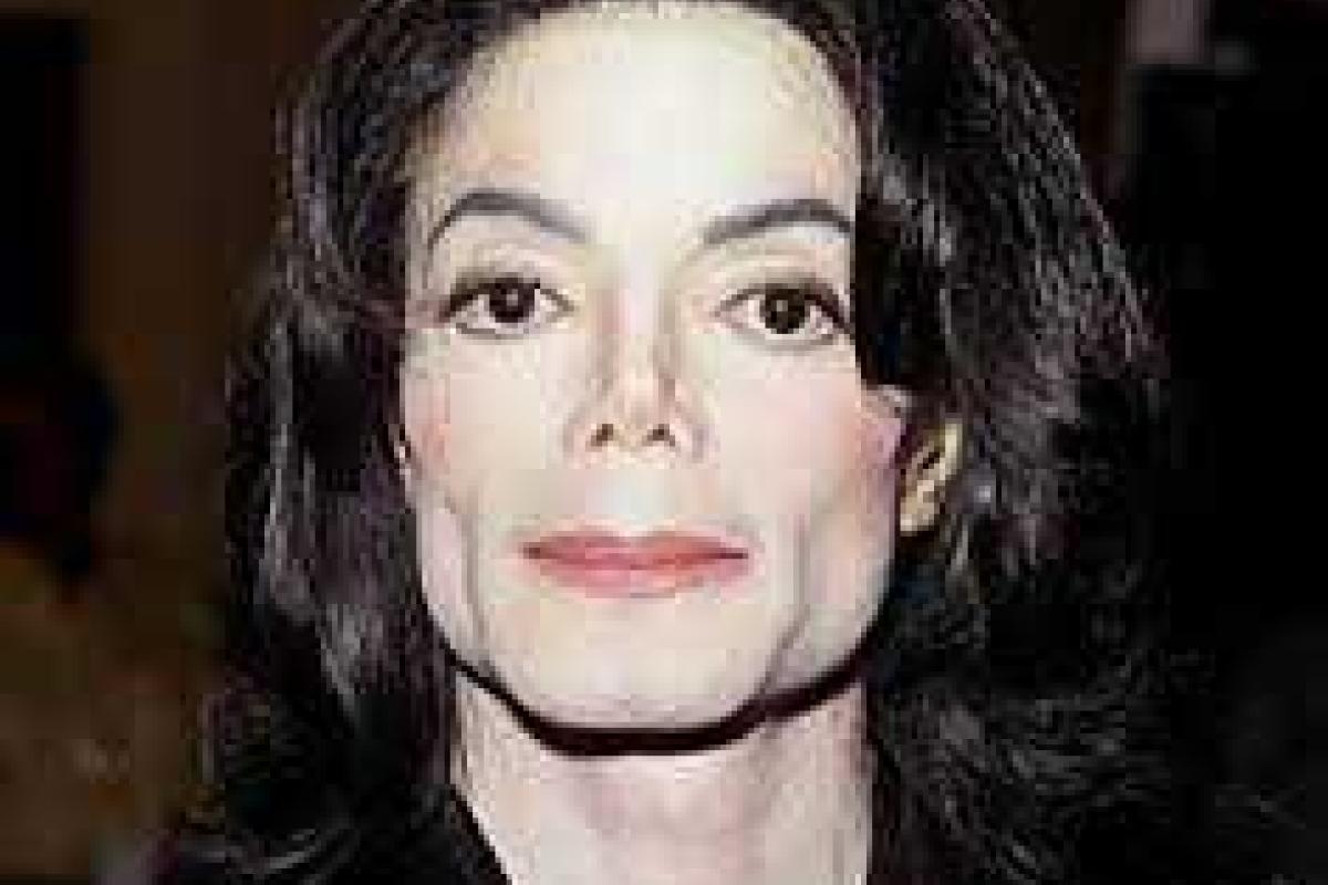 Майкл Джексон признан самой богатой покойной знаменитостью Майкл Джексон признан самой богатой покойной знаменитостью