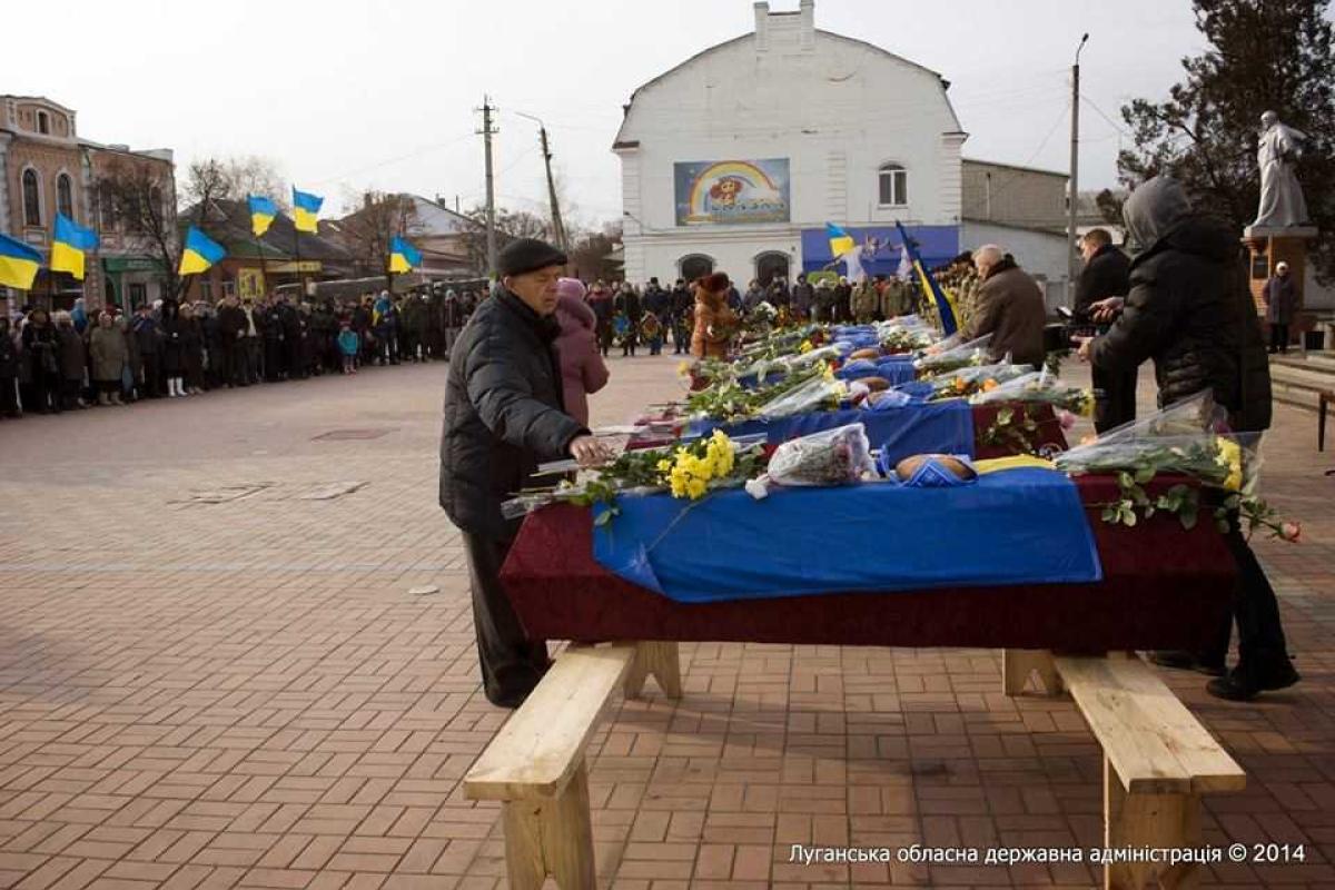 В Старобельске сегодня хоронили неизвестных украинских солдат В Старобельске сегодня хоронили неизвестных украинских солдат