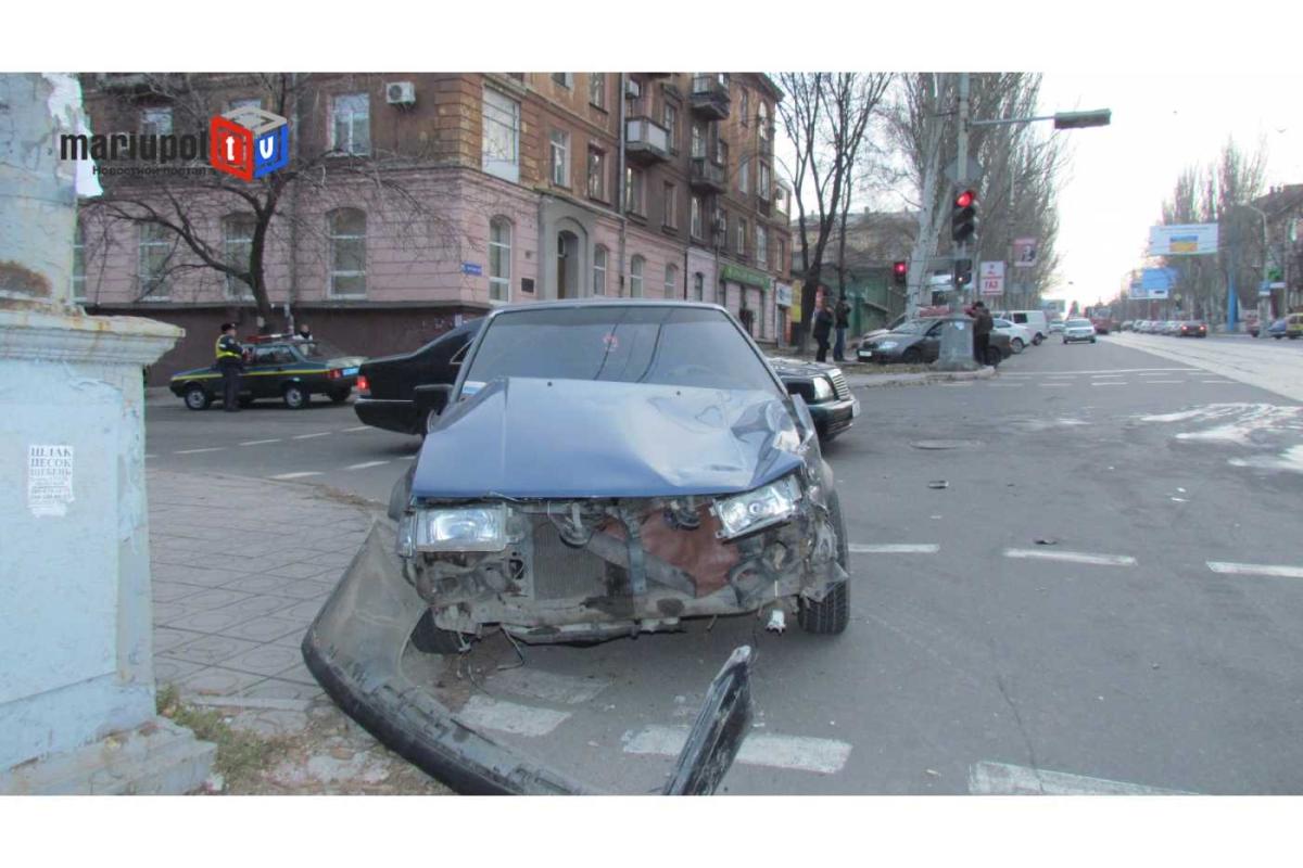 В Мариуполе произошло тройное ДТП с участием военных В Мариуполе произошло тройное ДТП с участием военных