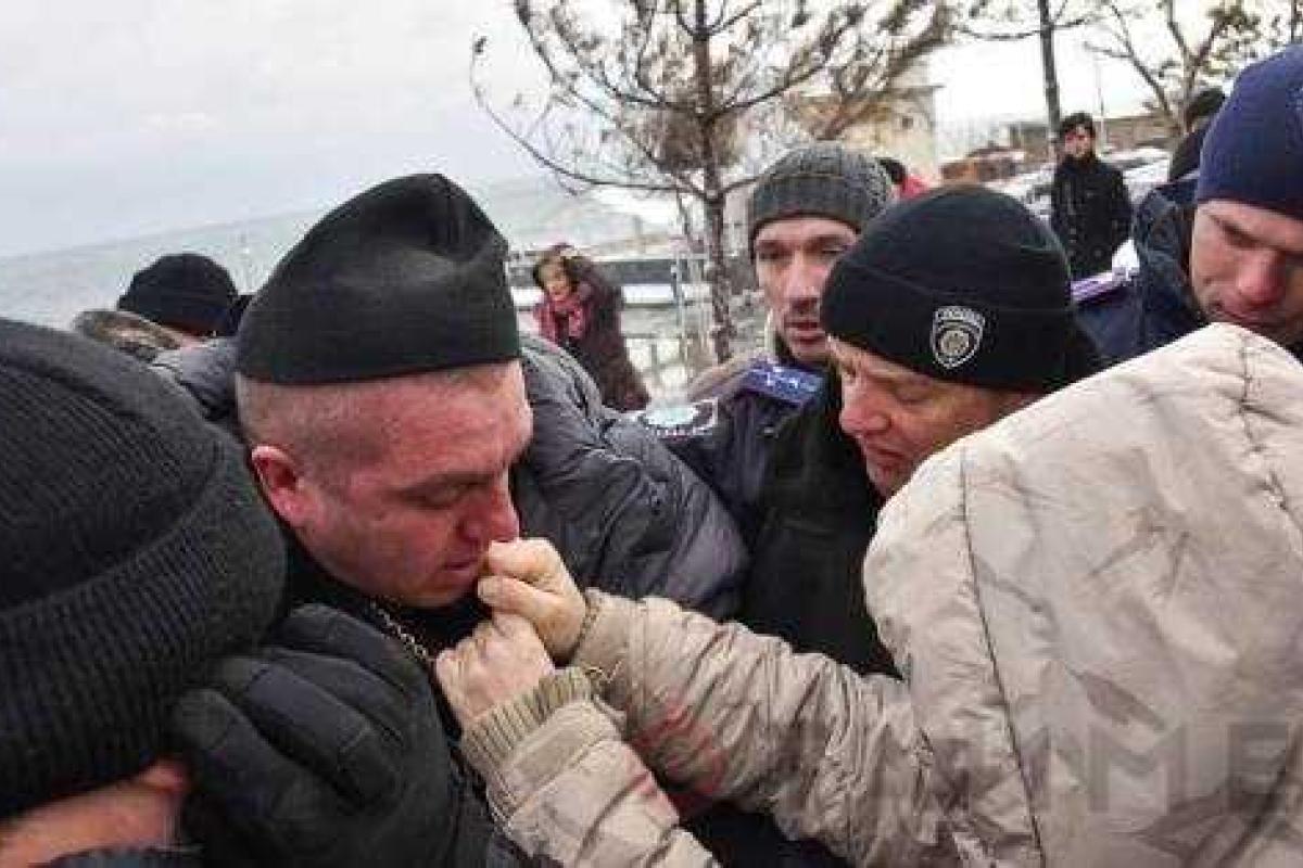 В Одессе коммунист-олигарх спасался бегством от местных "евромайдановцев" В Одессе коммунист-олигарх спасался бегством от местных "евромайдановцев"