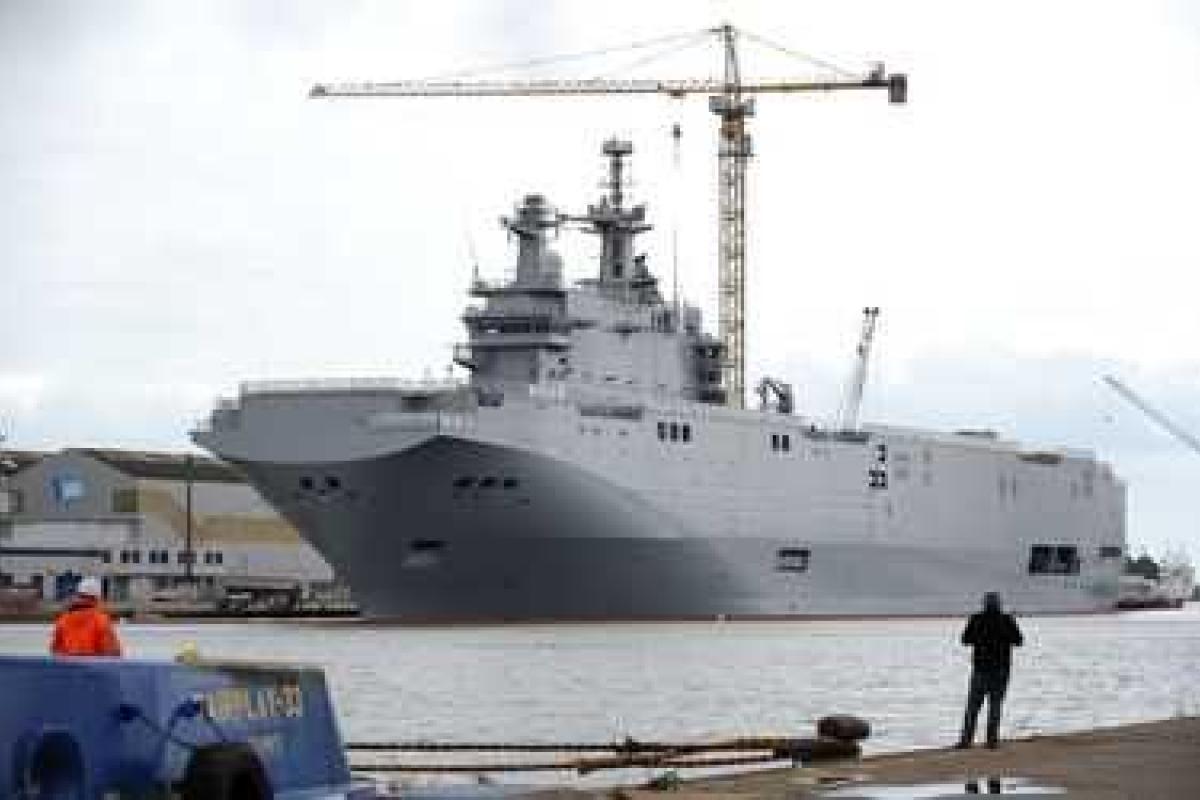 Российских моряков не пускают на борт французского "Мистраля" Российских моряков не пускают на борт французского "Мистраля"