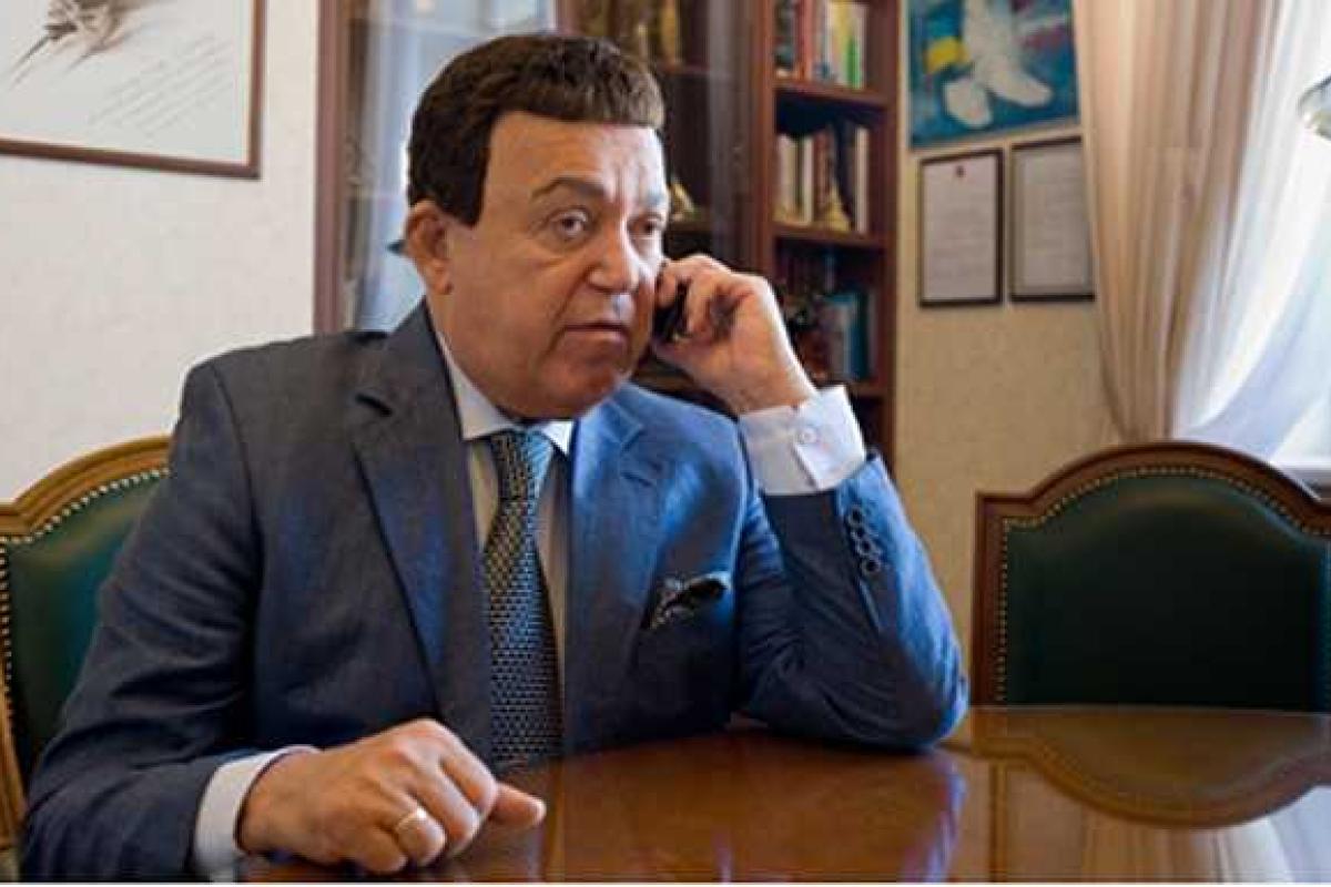 Кобзон хочет отказаться от звания Народного артиста Украины Кобзон хочет отказаться от звания Народного артиста Украины