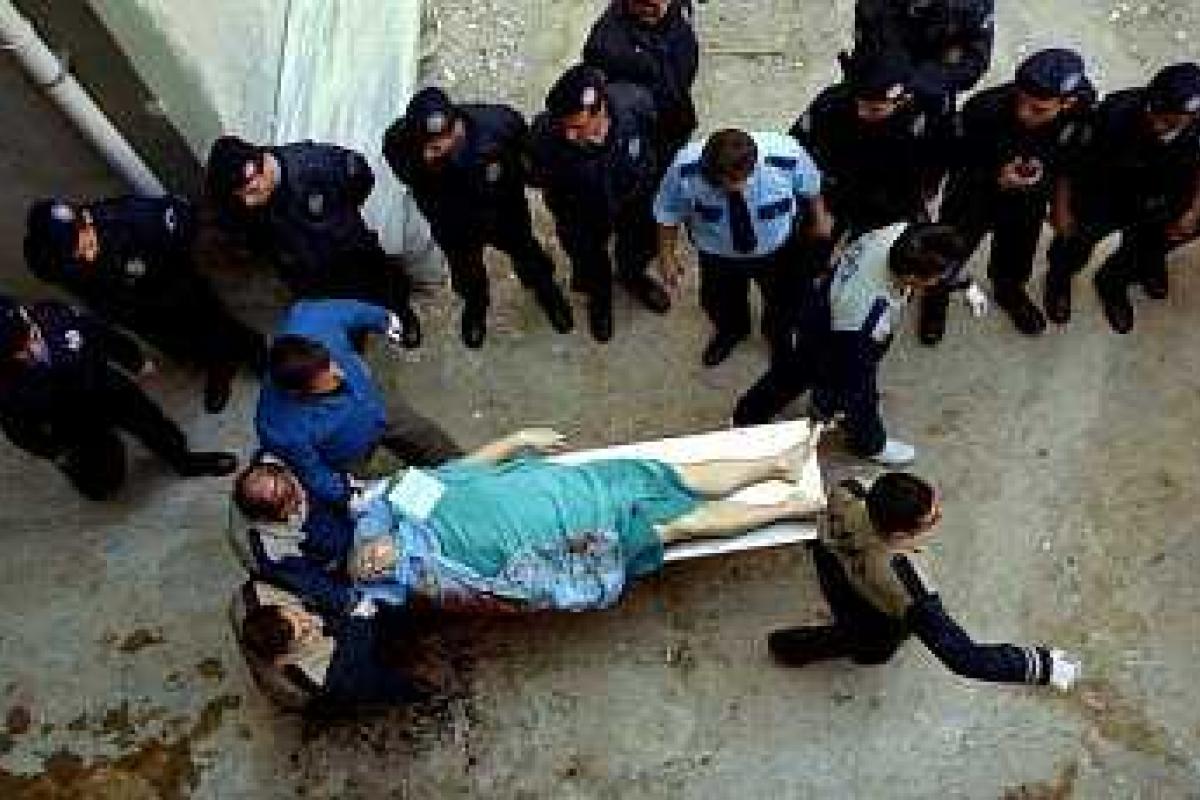 Драка баскетбольных фанатов в Стамбуле закончилась поножовщиной