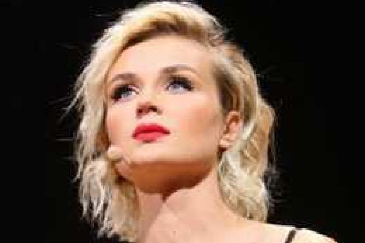 Полина Гагарина "отбила" парня у Анны Седоковой Полина Гагарина "отбила" парня у Анны Седоковой