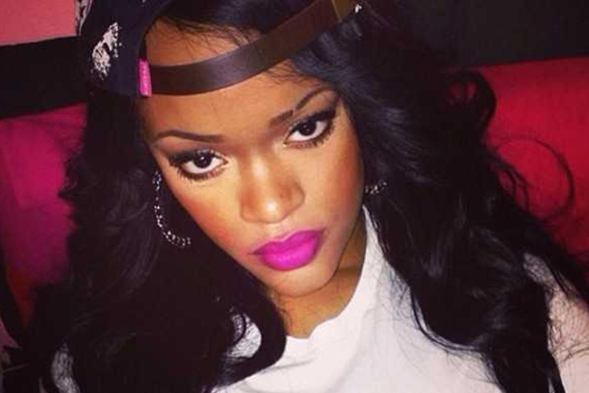 Студентка из Бостона заработала $20 тысяч на своем сходстве с Рианной Студентка из Бостона заработала $20 тысяч на своем сходстве с Рианной