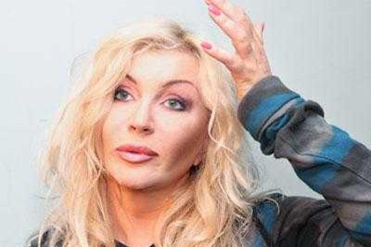 Ирина Билык читает мораль продюсеру Никитину и его "подопечным" Ирина Билык читает мораль продюсеру Никитину и его "подопечным"