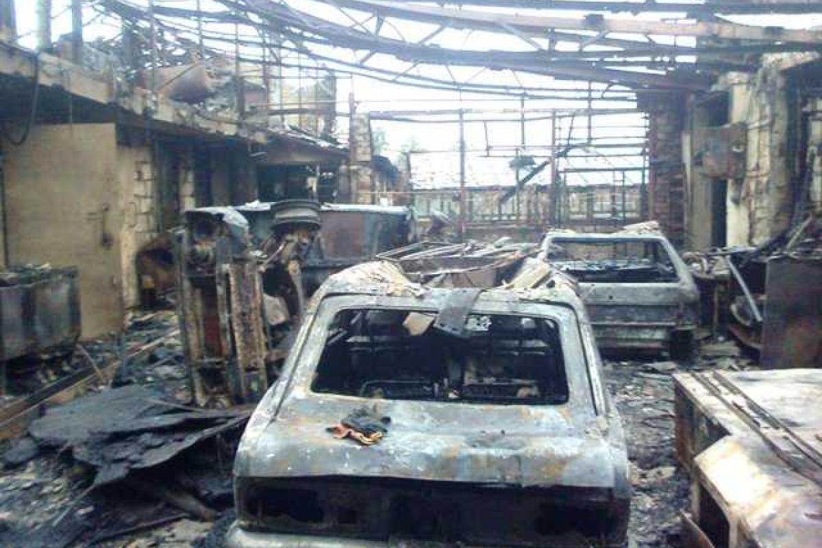 Ночью в Житомирском районе в результате пожара в гараже сгорели 3 автомобиля, еще 1 удалось спасти Ночью в Житомирском районе в результате пожара в гараже сгорели 3 автомобиля, еще 1 удалось спасти
