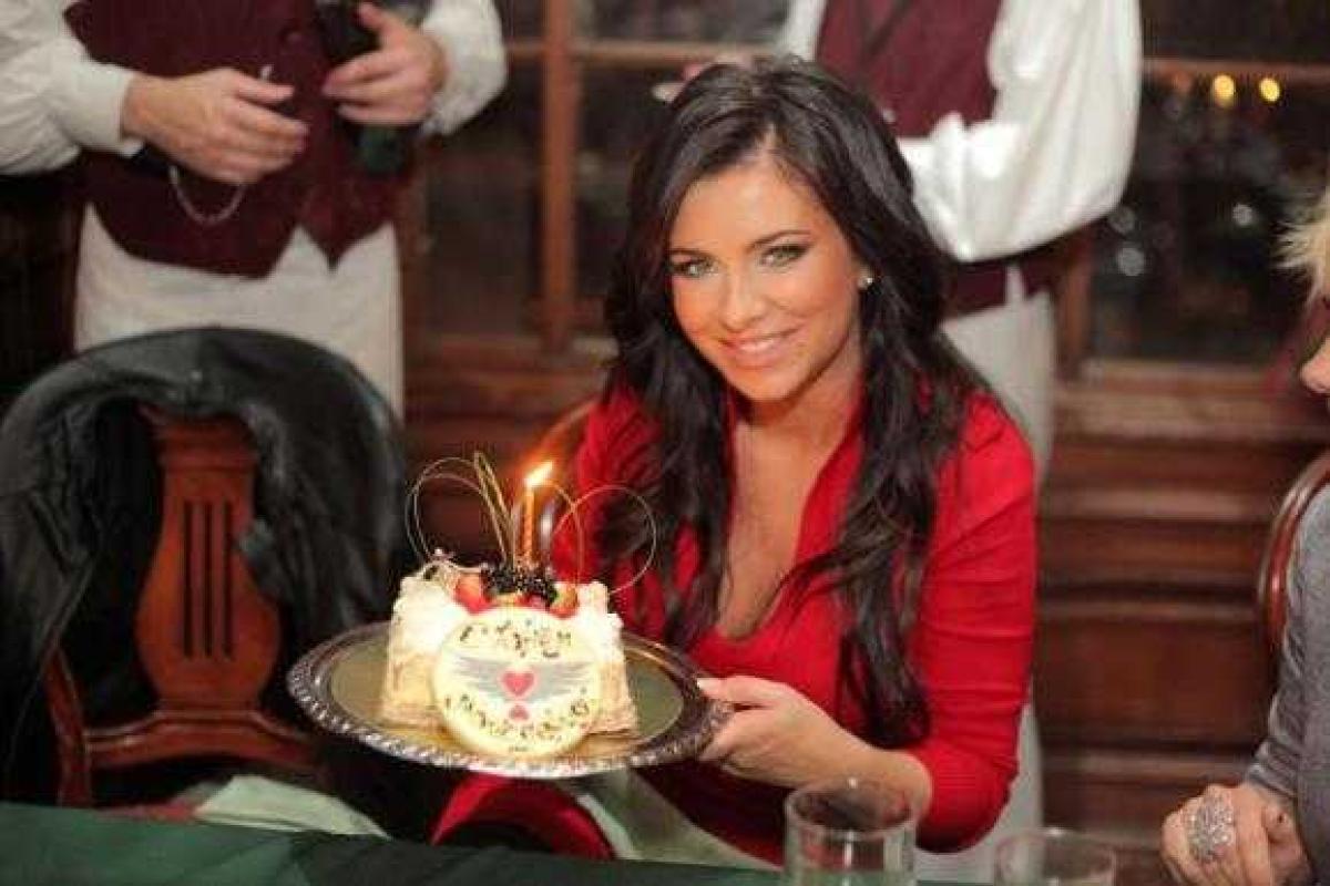 Скандальная Ани Лорак после протестных концертов в Киеве уже успела получить очередную московскую награду Скандальная Ани Лорак после протестных концертов в Киеве уже успела получить очередную московскую награду