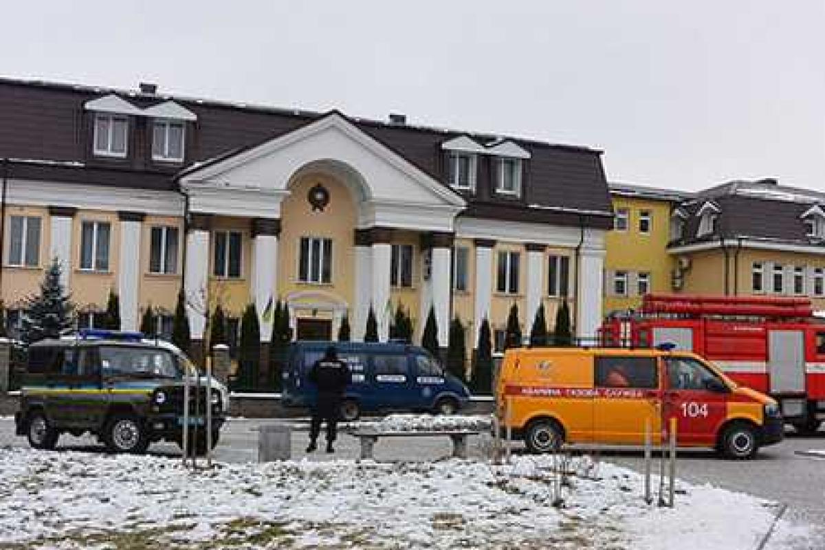 Здание Ровенского суда "заминировали" из... Луганской области Здание Ровенского суда "заминировали" из... Луганской области