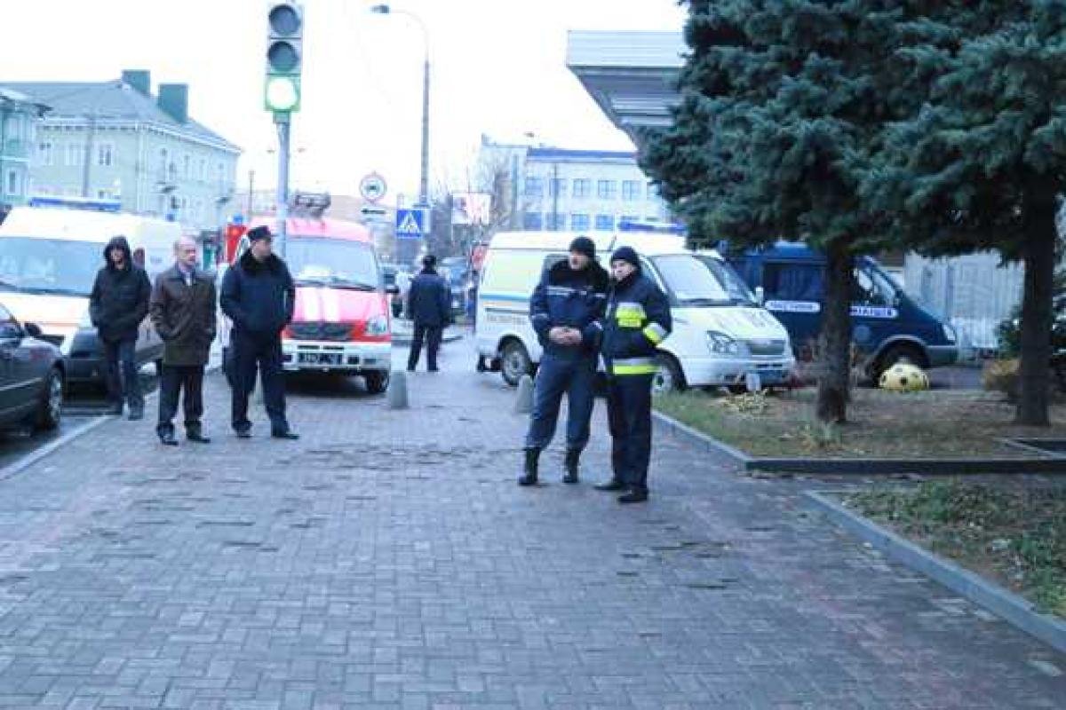 На Ровенщине неизвестный сообщил о заминировании "Укрпочты" На Ровенщине неизвестный сообщил о заминировании "Укрпочты"