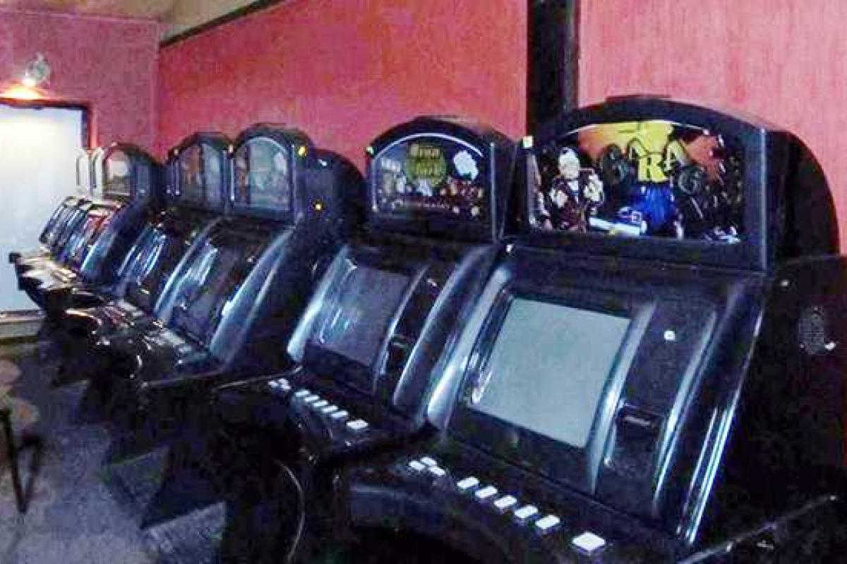 В Хмельницкой области "накрыли" зал с 24 игровыми автоматами В Хмельницкой области "накрыли" зал с 24 игровыми автоматами