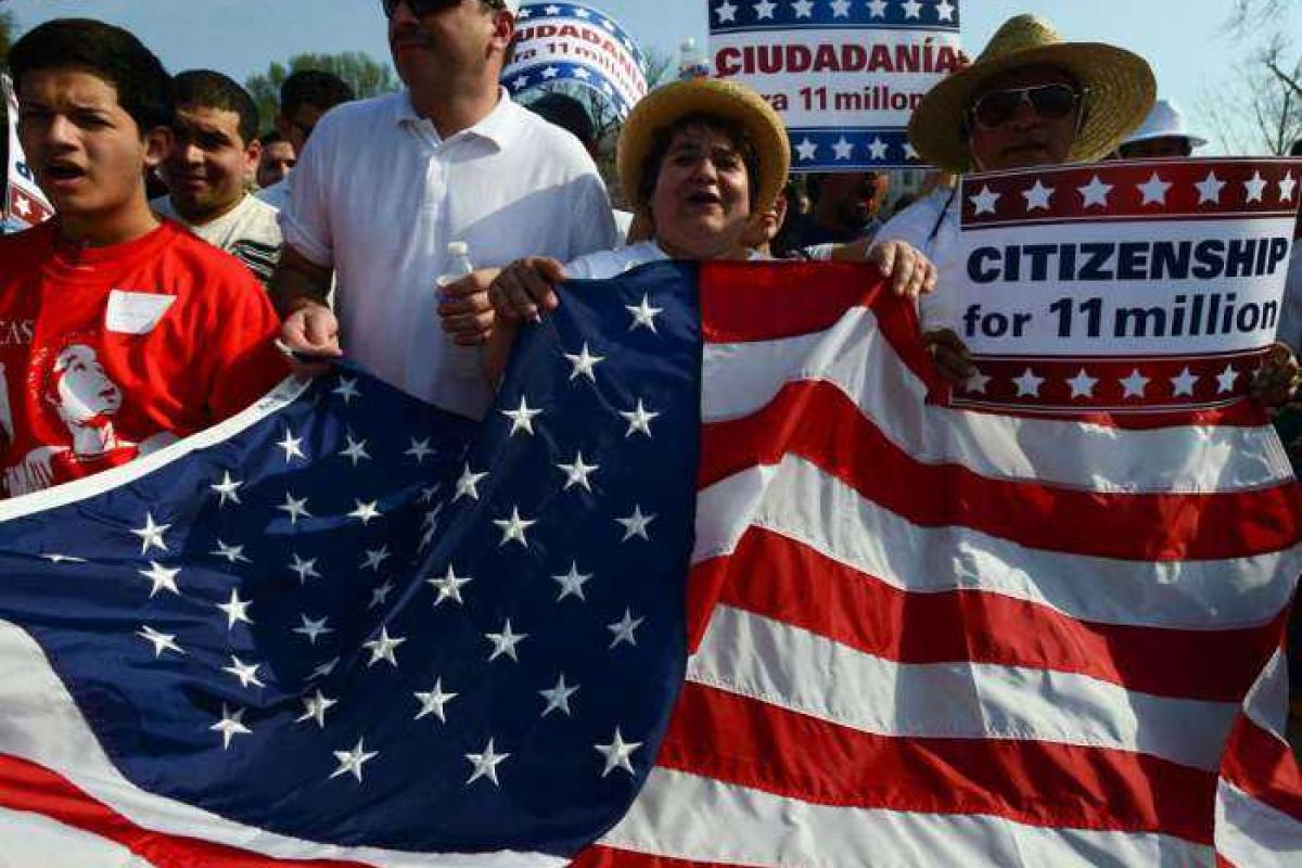 17 штатов США подали в суд на Обаму за легализацию миллионов иммигрантов 17 штатов США подали в суд на Обаму за легализацию миллионов иммигрантов