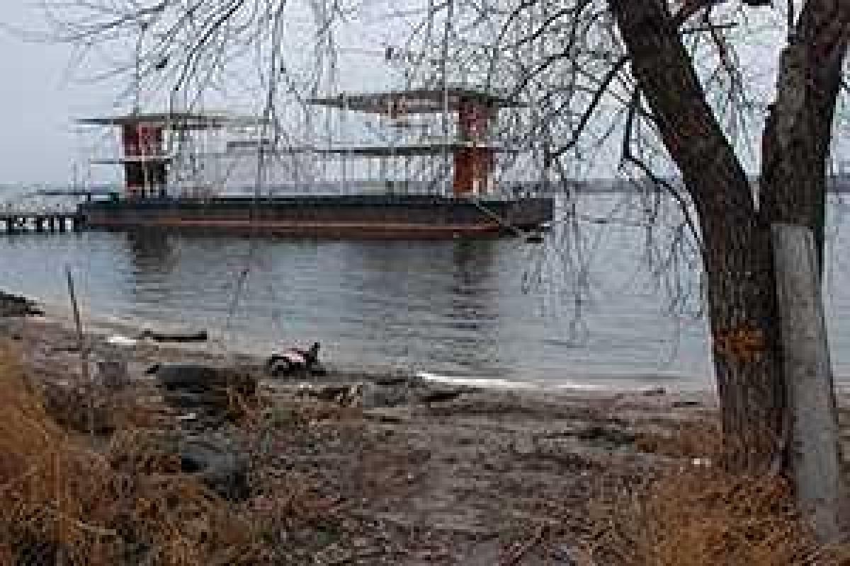 В Николаеве спасатели изъяли из воды тело мужчины В Николаеве спасатели изъяли из воды тело мужчины