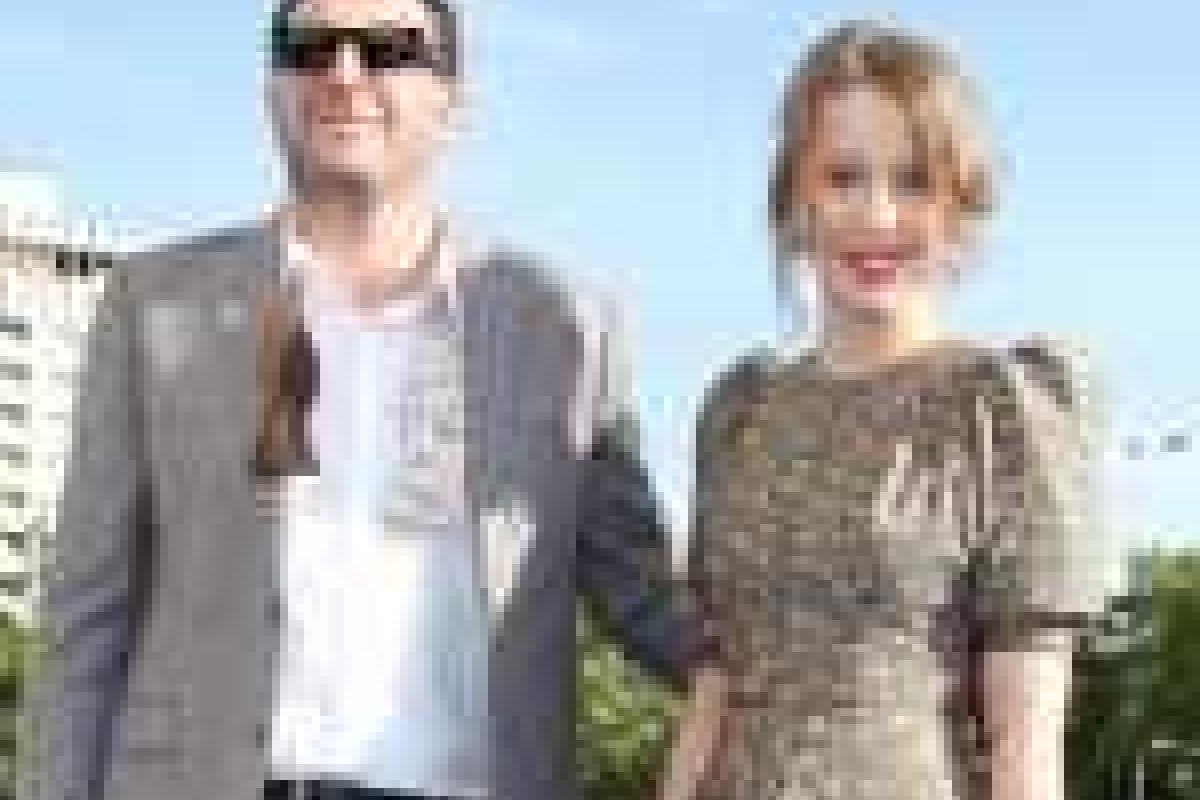 Ксения Собчак расстроилась из-за "развода с мужем" Ксения Собчак расстроилась из-за "развода с мужем"