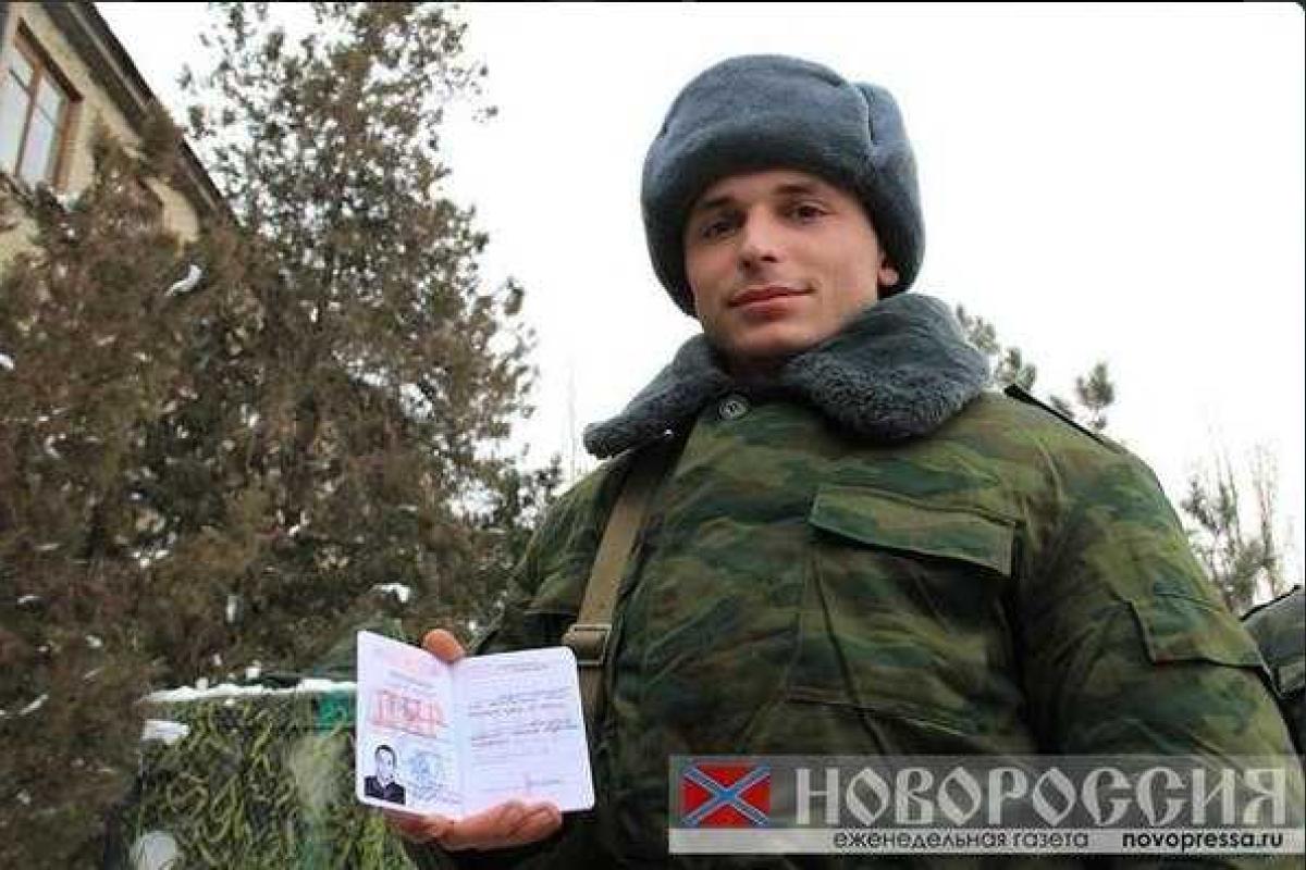 В ДНР выдали новые военные билеты