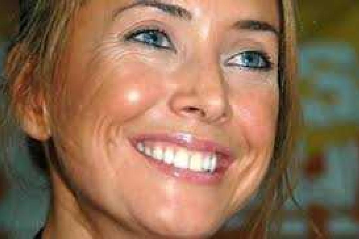 Фриске впервые после болезни появилась на публике Фриске впервые после болезни появилась на публике