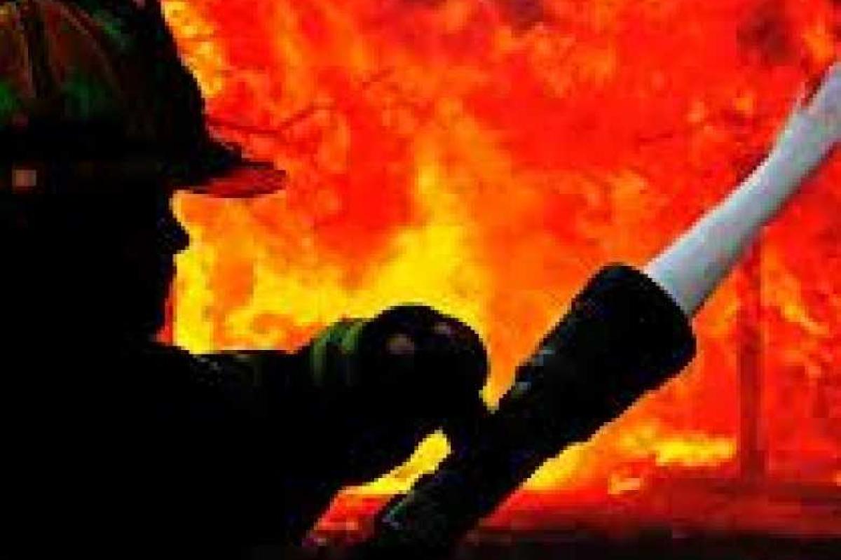 В Золочеве пожар уничтожила автомобиль