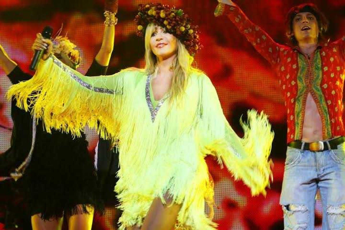 Платье И. Билык попало в коллекцию звездных нарядов А. Васильева Платье И. Билык попало в коллекцию звездных нарядов А. Васильева