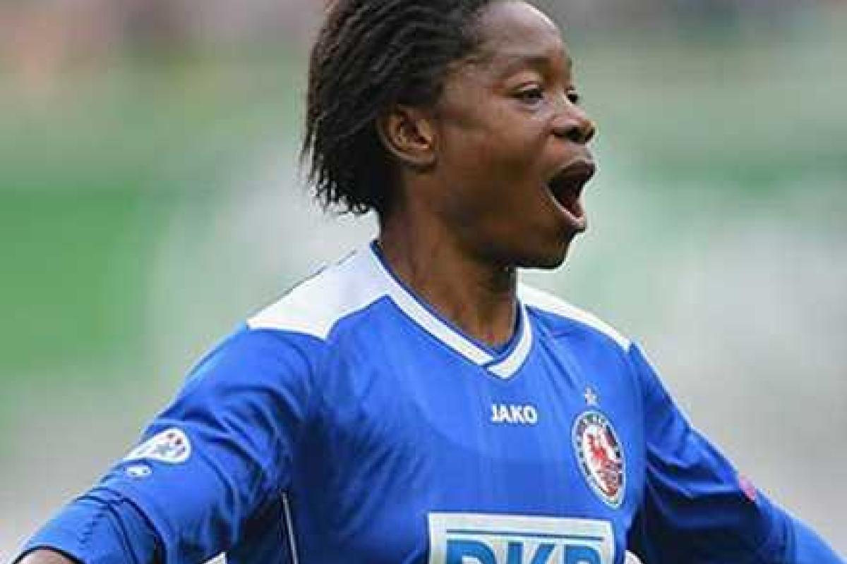 В Африке футболистку полностью раздели для уточнения пола