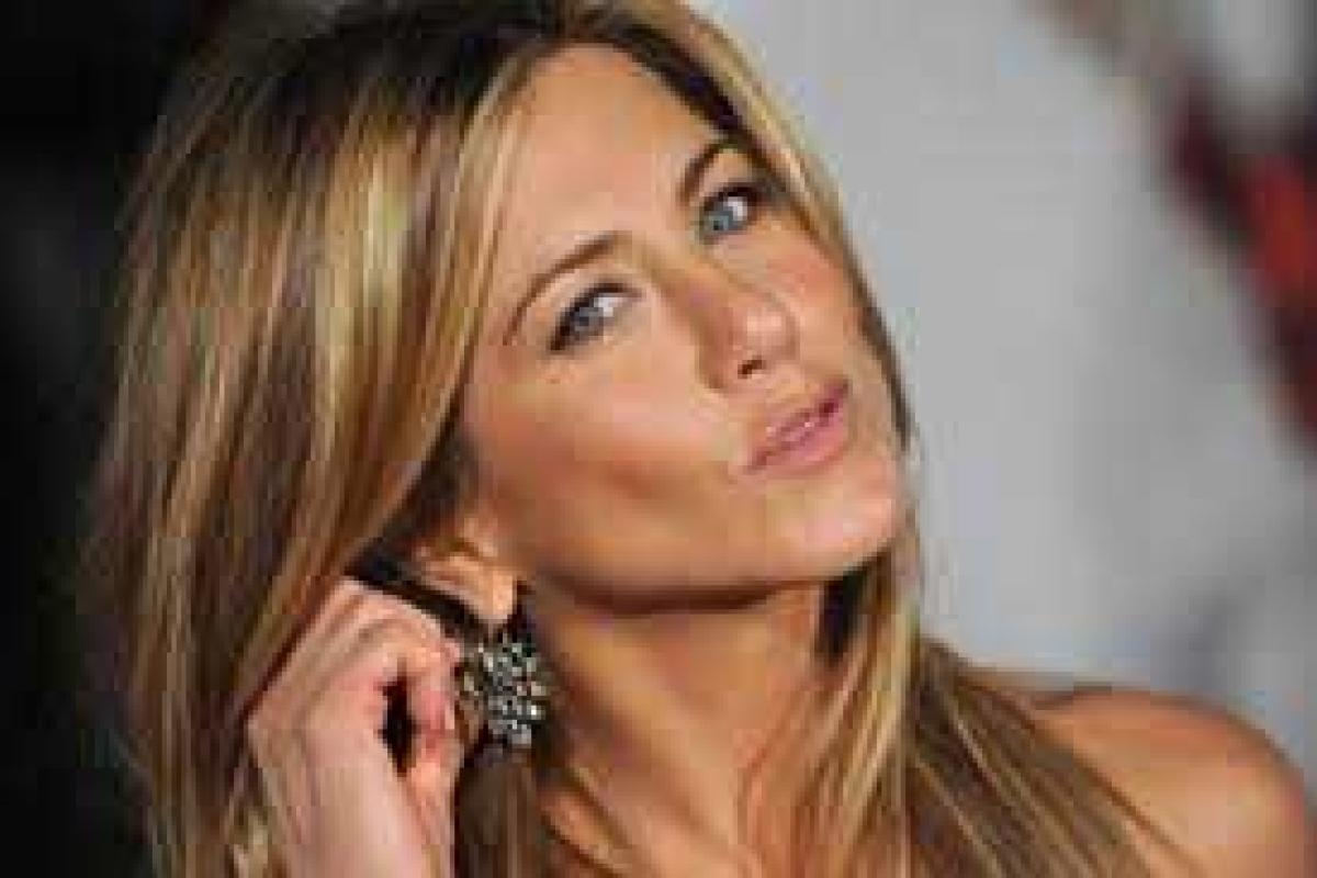 Дженнифер Энистон хочет сменить фамилию