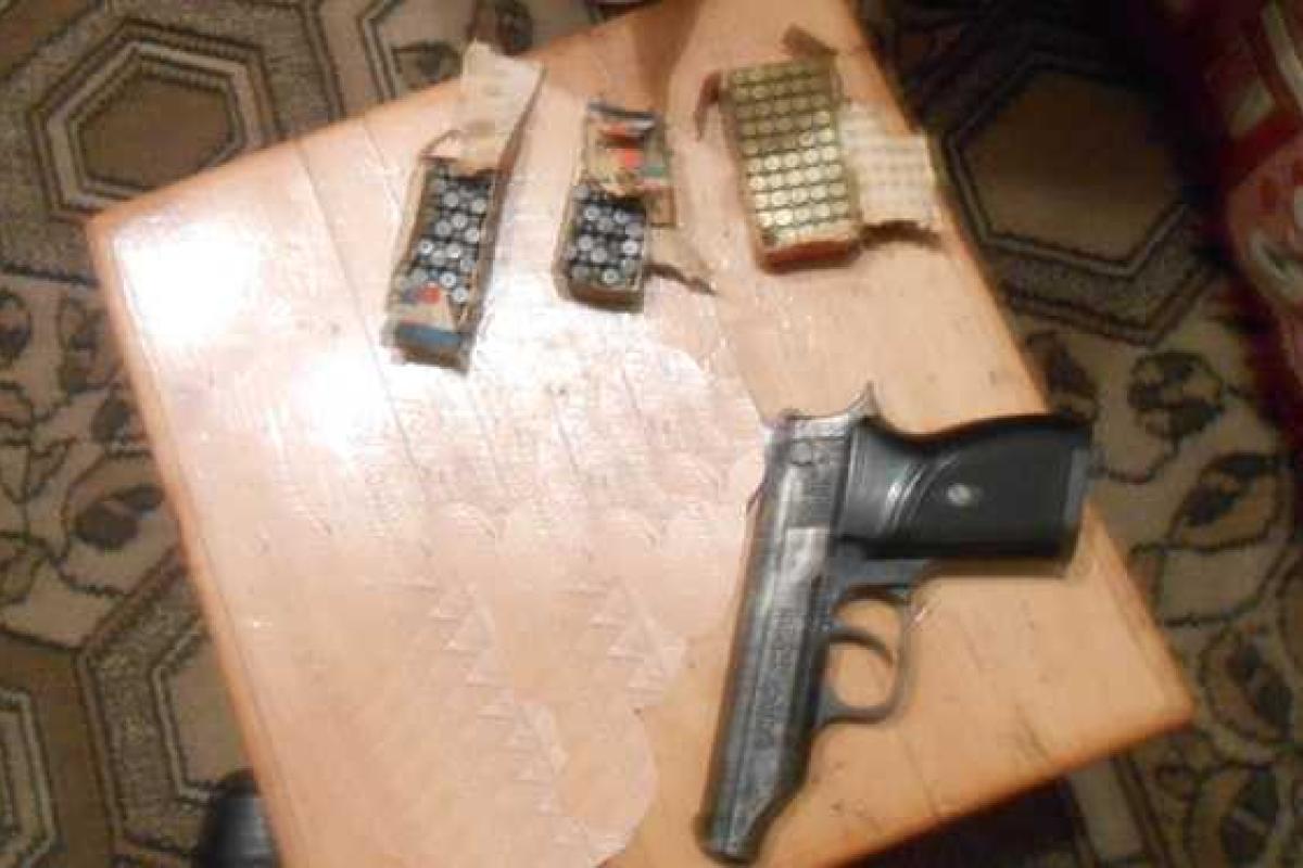 У жителя Бердичева изъяли оружие и полторы сотни боеприпасов У жителя Бердичева изъяли оружие и полторы сотни боеприпасов