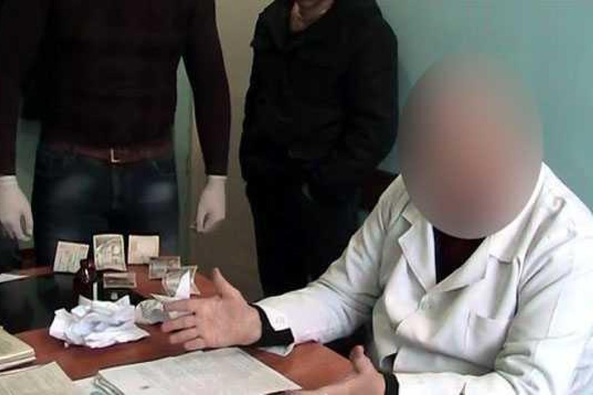 Врач-травматолог из г. Доброполье снова попался на вымогательстве Врач-травматолог из г. Доброполье снова попался на вымогательстве